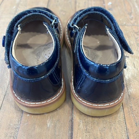 Elephantito navy patent leather scalloped Mary Janes - Picture 4 of 12